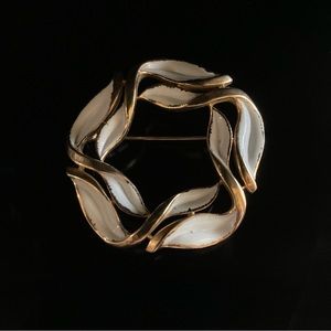 Vintage Crown Trifari Gold Tone Enamelled Brooch